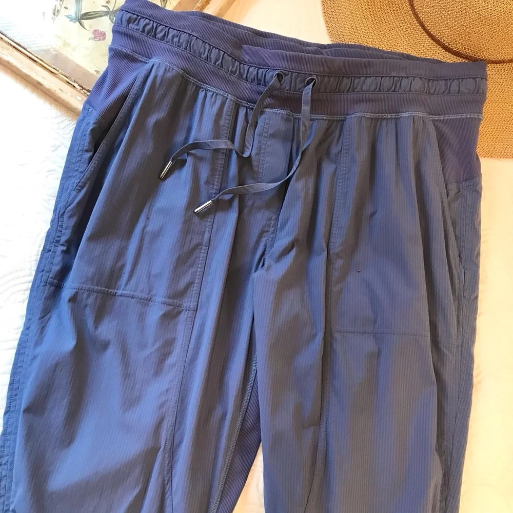 Lululemon Dance Studio MR Crop Pitch Blue
